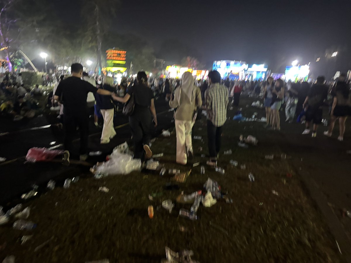 areumdaphil's tweet photo. PJF DAY 2 JUJUR SAMPAHNYA KACAUUU WOI SYOK BERAT SOALE KMRN PAS BUBARAN BERSIHHH https://t.co/beGQgCuigX