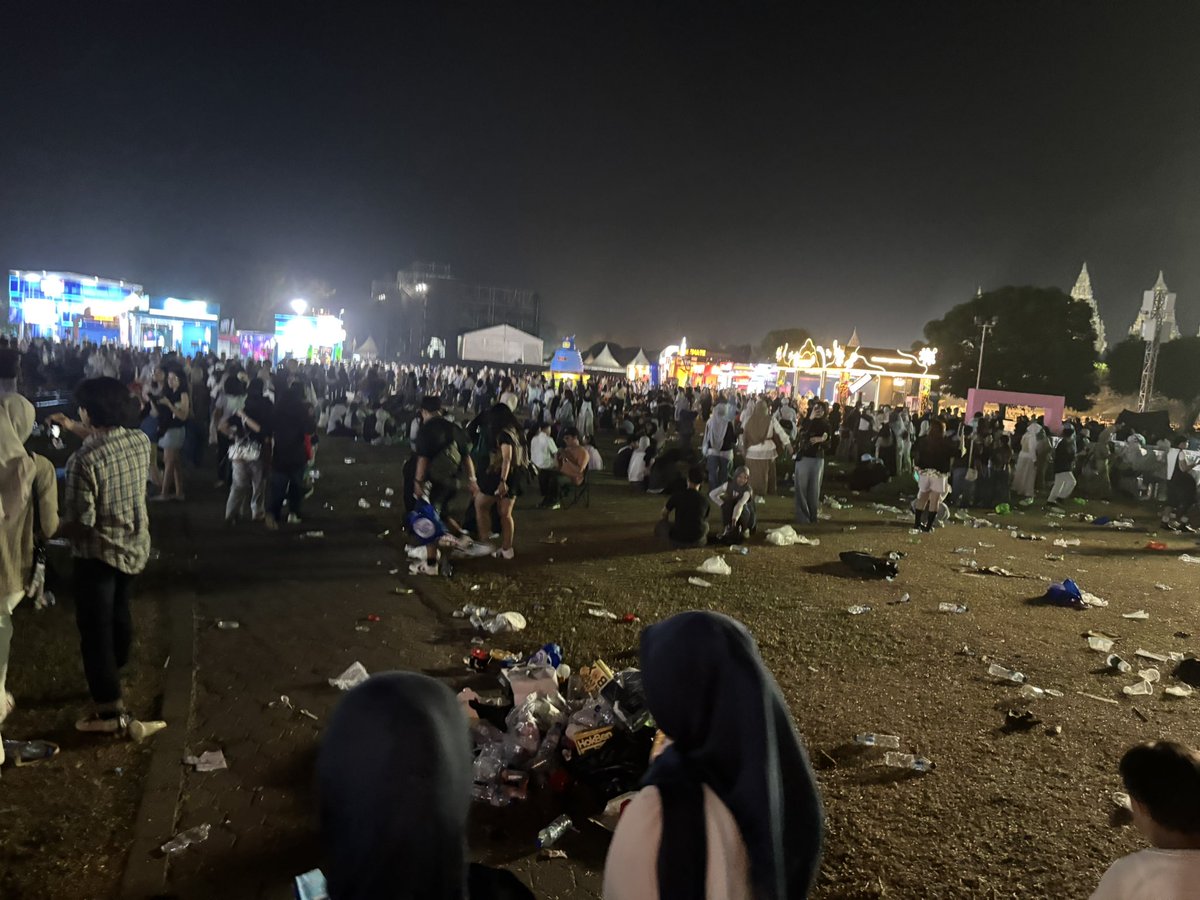 areumdaphil's tweet photo. PJF DAY 2 JUJUR SAMPAHNYA KACAUUU WOI SYOK BERAT SOALE KMRN PAS BUBARAN BERSIHHH https://t.co/beGQgCuigX