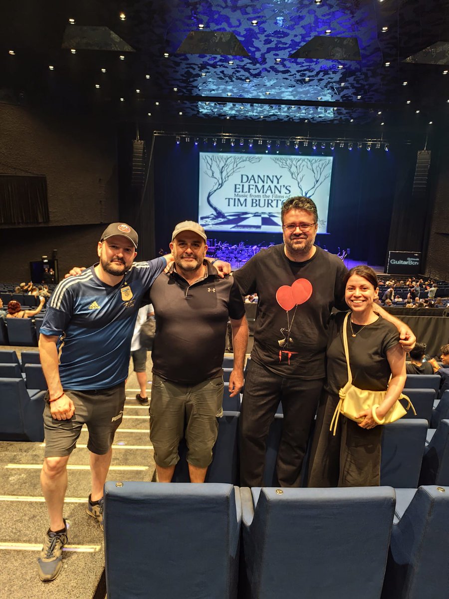 AlfonsGorina's tweet photo. Avui tenim un concert molt especial amb el @Pappoe79 i la @GemmaSTJ
#DannyElfman tocant les bandes sonores de #TimBurton!😍
Quina joia!
Burton-Elfman/Spielberg-Williams/Lean-Jarre/Hitchcock-Herrmann/Leone-Morricone/Shyamalan-Newton Howard/Lynch-Badalamenti
Les millors parelles! https://t.co/MQAg1S8dun