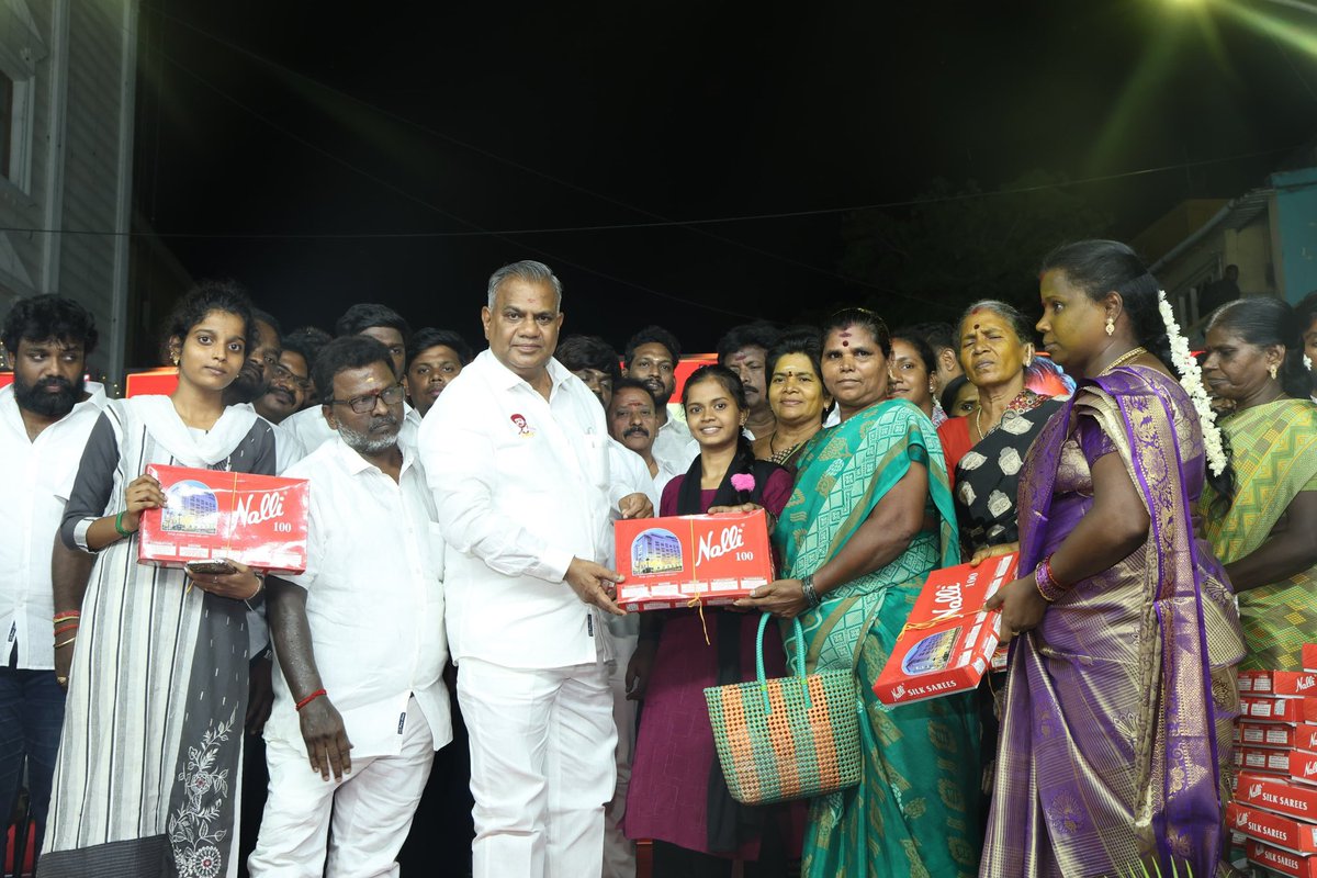 OfficeOfNAnand's tweet photo. மாபெரும் பொதுக்கூட்டம் மற்றும் நலத்திட்ட உதவிகள் வழங்கும் விழாவில் கலந்து கொண்டு, தியாகராய நகர் சட்டமன்ற தொகுதியில் உள்ள 2,776 நபர்களுக்கும் மற்றும் ஆயிரம் விளக்கு சட்டமன்ற தொகுதியில் உள்ள 2,776 நபர்களுக்கும் நலத்திட்ட உதவிகளை வழங்கினார். (2/4) https://t.co/RvBqIDCaRu