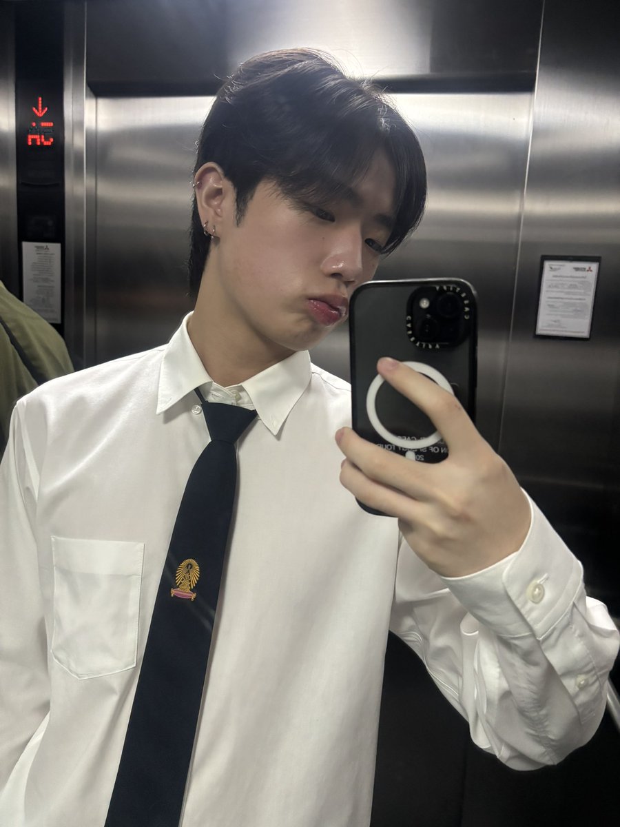 ethankahn_v's tweet photo. มหาลัย or มหาไอ https://t.co/ZNt9m3dTAW