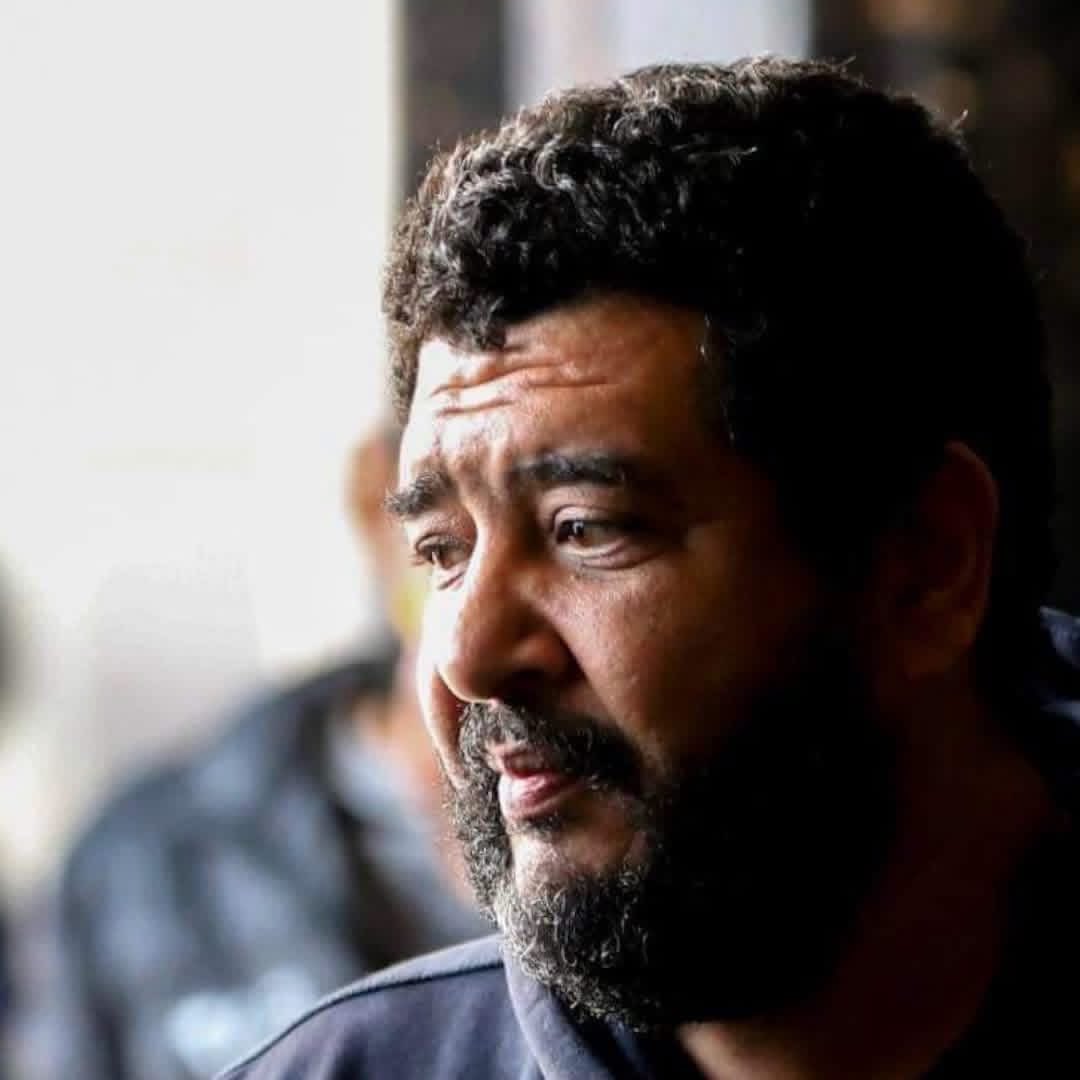 haythamElbanna5's tweet photo. ( التسامح والعفو عند المقدرة )
احمد عويس صحفي من الصحفيين اللي عمر الواحد ما سمع عنه أو منه مشاكل ..
كلامه عن محمد هاني هو هزار غير مقبول ونقدر نعتبرها بالشكل الأصح زلة لسان ..
طبعاً تصرفه كان غلط و أقرب إلى الإهانة غير المقصودة 
إنتقد وده حق أي حد ينتقد حاجة مش عجباه لكن بدون إهانة أو تجريح أو خوض في أعراض الناس 
الراجل قدم إعتذار وأعتقد إن أحمد عويس علاقته كويسة بلاعيبة المنتخب والجهاز الفني والموضوع هينتهي أياً كان الشكل 
تسامحوا وأعفوا يا جماعة عند المقدرة 
والتسامح والعفو هنا مينفعش ننسبه للجمهور لإن الجمهور بردو ياما غلط محمد هاني بأشد الألفاظ وكان التسامح والعفو عند محمد هاني 
إحنا بنعيش أيام من أحلى وأجمل الأيام المصرية ومن زمان أوى معشناش الأيام دي 
خلونا نكمل فرحتنا يمكن بسبب التسامح والعفو والمغفرة فرحتنا تطول شوية كمان ❤️