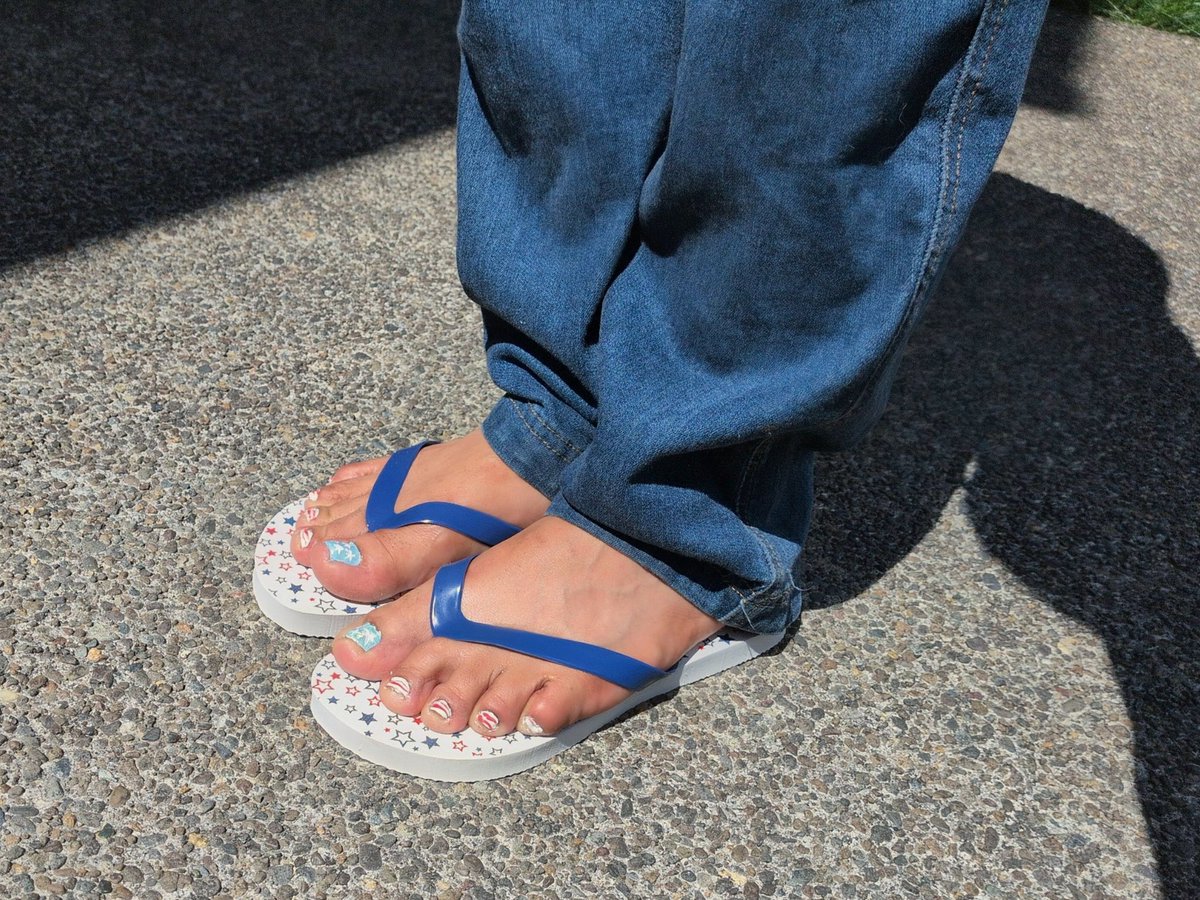 SoftSolesJon95's tweet photo. I hope everyone has a Happy 4th of July! Enjoy your day and be safe! 
#feet #4thofjulyfeet #guyfeet #guyfootfetish #malepolish #softsolesjon95 #footfetish https://t.co/YNnu89Y0gG
