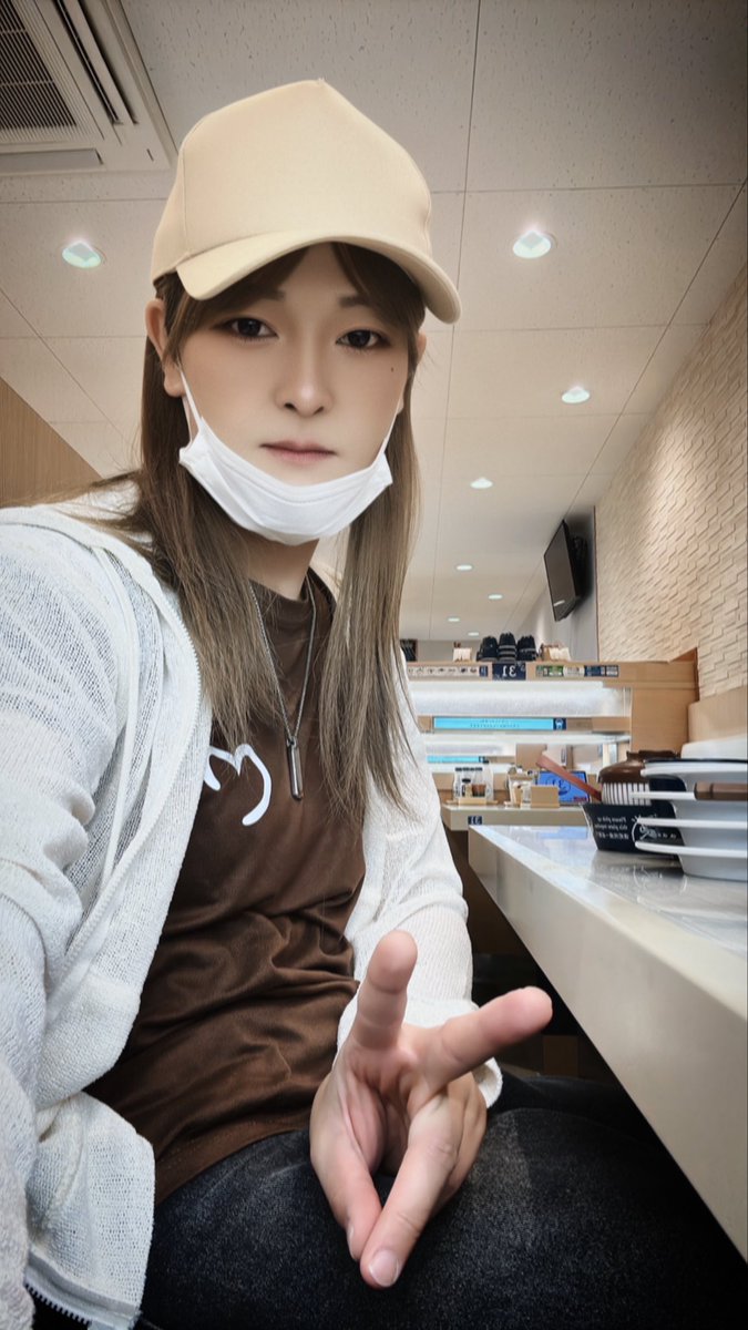 Senadnn3's tweet photo. 最近お仕事忙しくて
全然遊べてなかったー😔
って事でドライブして
セナが好きなはま寿司きた😆(夜中)笑 https://t.co/O8cpBO3eAC