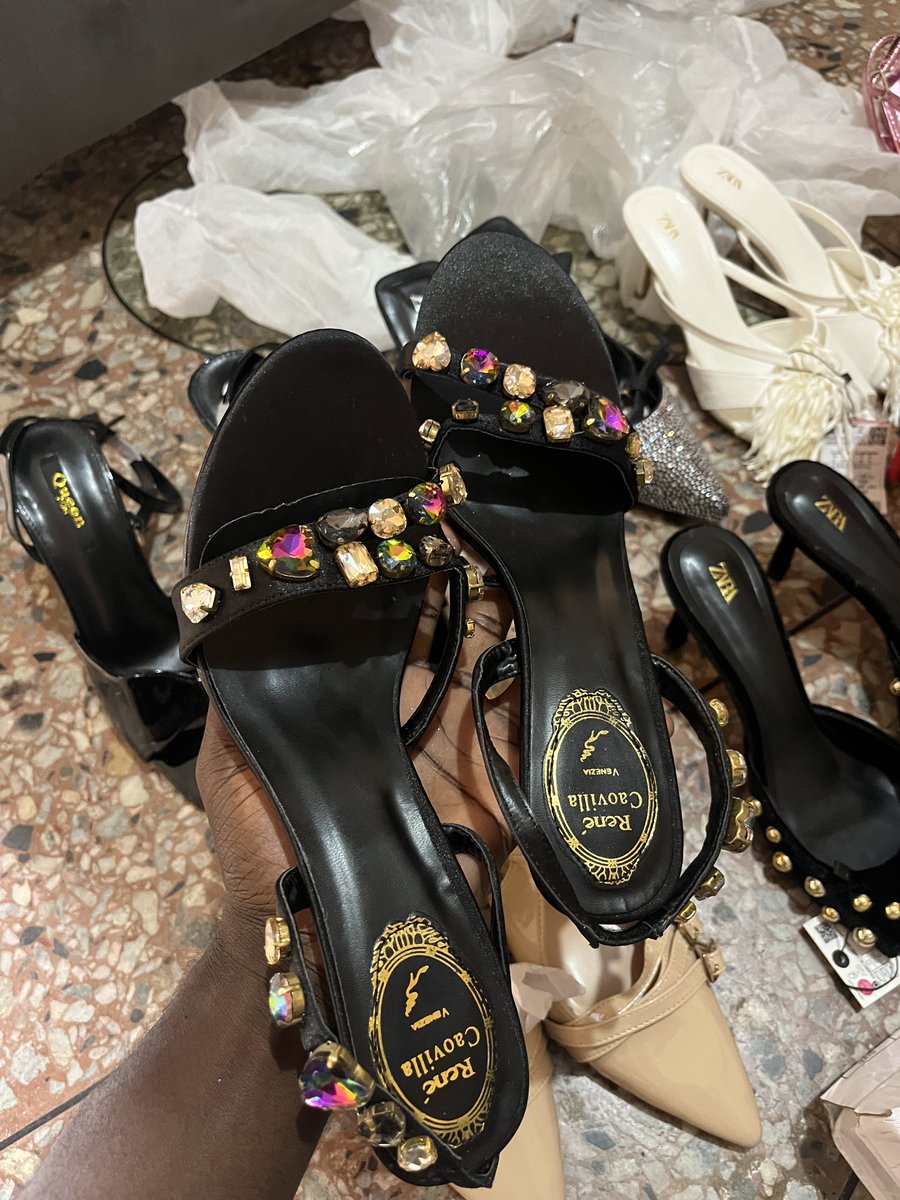 TheTemiOmosebi's tweet photo. Hellooo! New pretty shoes in my store @ShopthePulch!

Prices range from 15,000 to 18,000.
Sizes 37 - 42.

Please RT 🙏🏿🙏🏿. https://t.co/gjuQjqXjmb