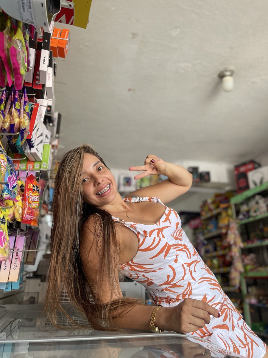 zullystephann's tweet photo. Amor tengo una tienda en la ciudad de Cali y mi puesto de comida al lado . Es en el barrio vallado Cra 39#55A-01 . 😋🫶🏻 https://t.co/l4ruiOlzV5