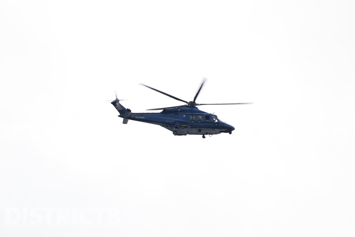 RedactieD8's tweet photo. De #A13 richting #DenHaag blijft nog de hele avond dicht ter hoogte van de #N470 in verband met het sporenonderzoek aldaar. Ook vanuit de lucht zijn door de politiehelikopter overzichtfoto’s gemaakt van de plek van het ongeval. #Delft https://t.co/4tiYBu0BYB