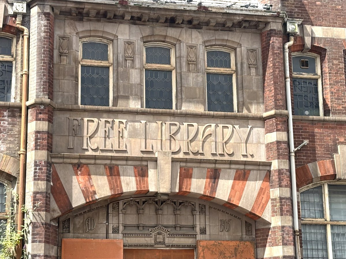 sturgios's tweet photo. Depressing to visit Selly Oak, the student area of Birmingham, and see in its heart this beautiful Edwardian library boarded up and derelict 
Surely we can do better than this?! https://t.co/aXXw75KTxb