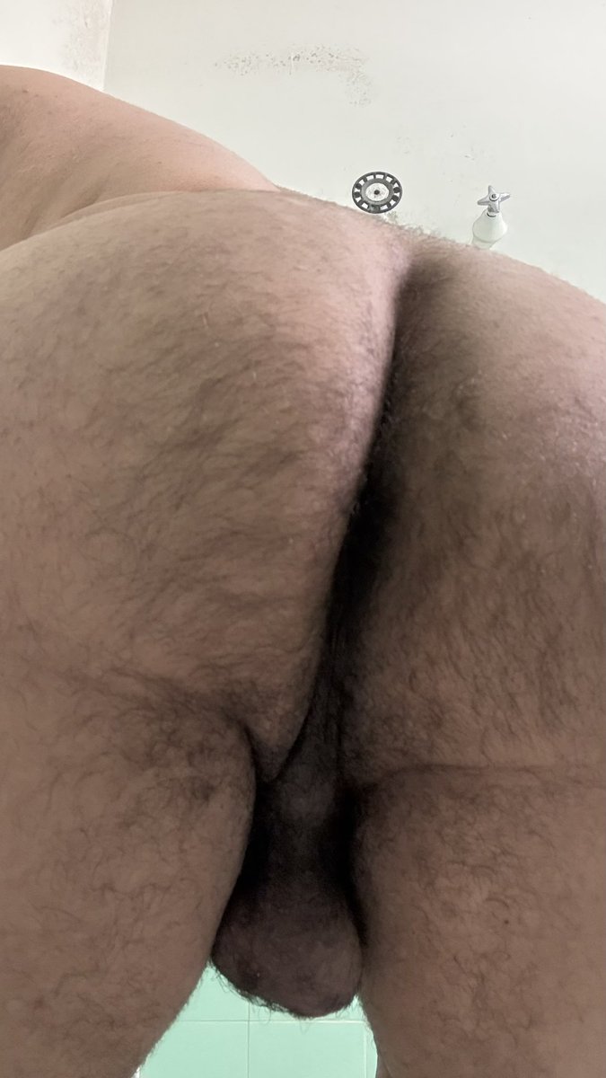 _putodesp's tweet photo. dá até uma pena pensar em depilar tudo. ninguém gosta de um rabo peludinho assim. 🙁 https://t.co/kXb5frMeOw