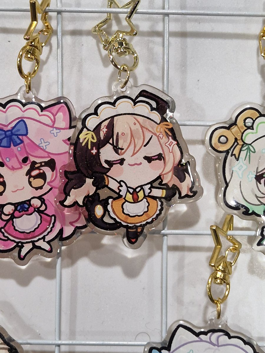 polypuff's tweet photo. I didnt think it was physically possible to be able to lose so money in a short period of time until I went to artist alley https://t.co/Vd5w5Wu1f4