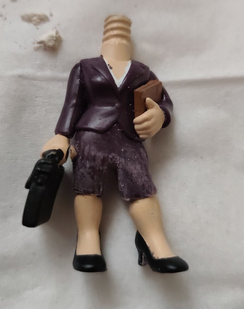 greenmeaway's tweet photo. Two days later I started. 
The vision is somehow visible. It would be better if my air-drying clay didn't well... dry and now it needs to be rehydrated but the pants would be there but I am waiting for a head anyway. https://t.co/KBUbDLgWtx