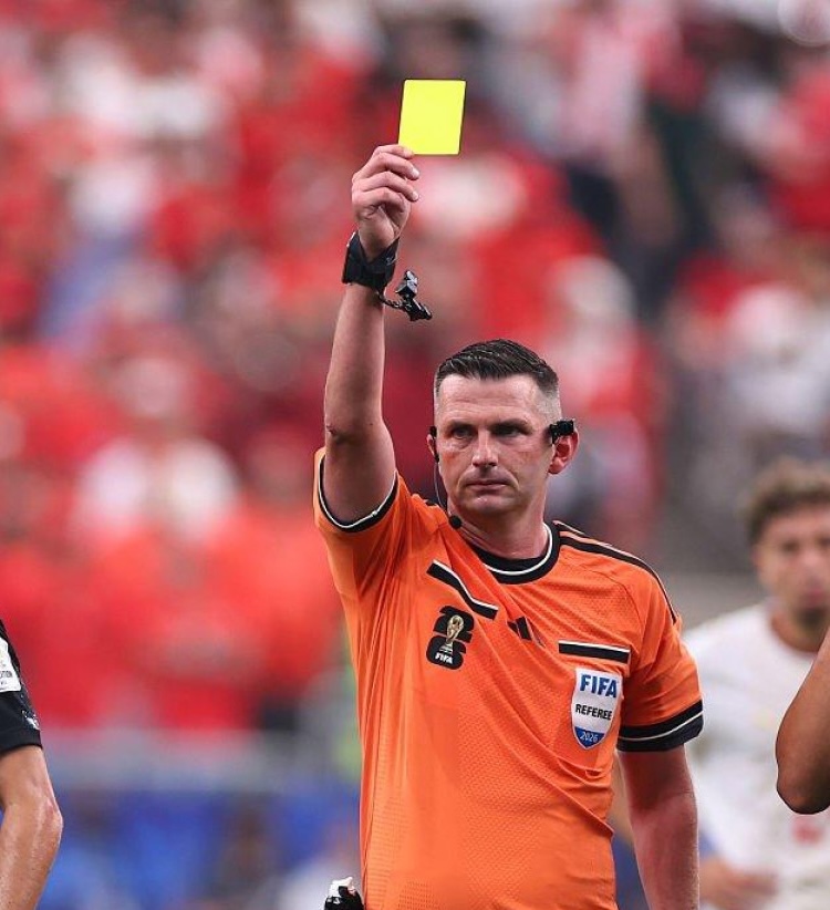TrollFootball's tweet photo. *Me about a post a meme on Canada vs Morocco*

Referee: https://t.co/mpoec18dmW