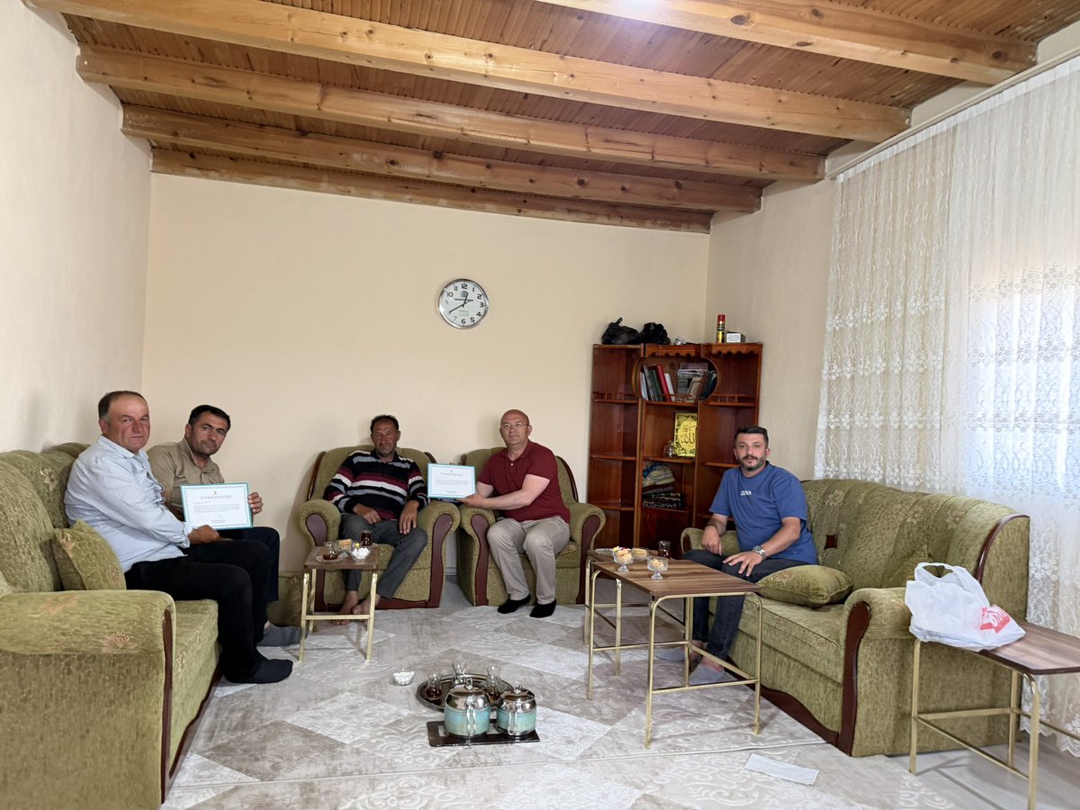 AkKarayaz's tweet photo. AK Parti Karayazı İlçe Başkanımız Adnan Atalay ve Gençlik Kolları Başkanımız Serdar Tutkun ile birlikte kıymetli AK Parti üyelerimizi ziyaret ederek Sayın Cumhurbaşkanımızın selamlarını ilettik.

🇹🇷 #AKParti #Karayazı #BirlikBeraberlik #TürkiyeYüzyılı https://t.co/3qWPMyG71l