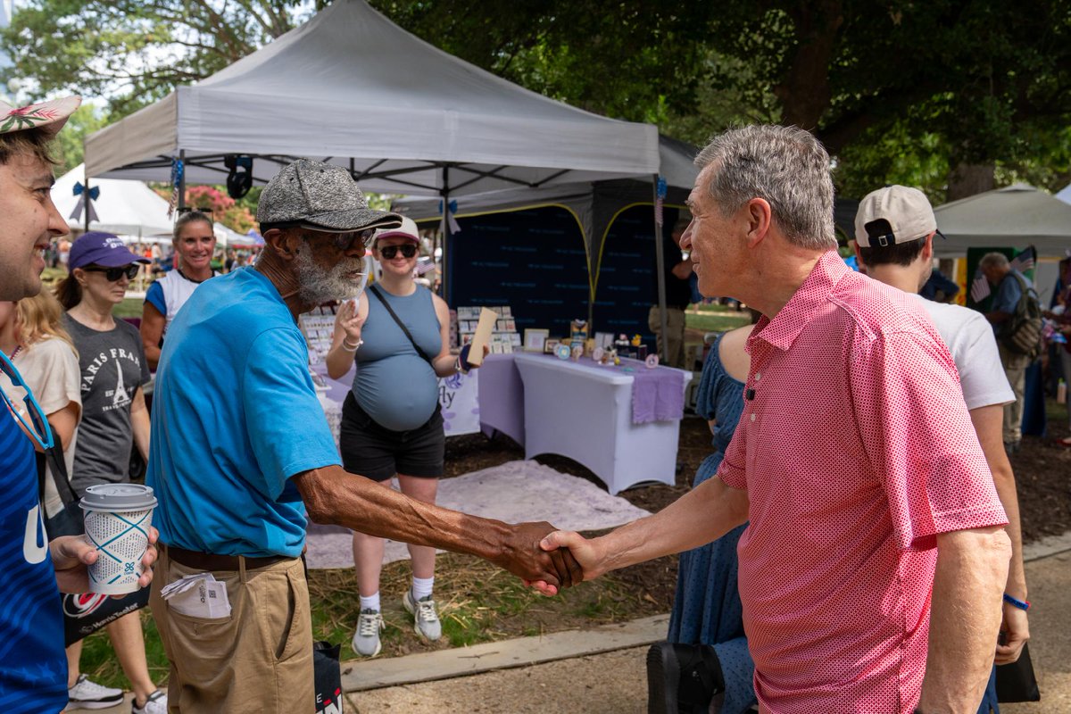 RoyCooperNC's tweet photo. We are fortunate to live in a great country and it’s up to us to keep the American Dream alive and well. Happy Fourth of July! https://t.co/kUOUjqo28P