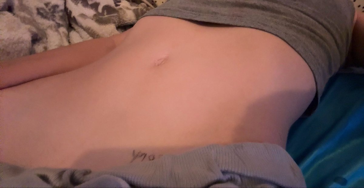 arrowMor47846's tweet photo. Quick body check bc I feel a hungry, hungry hippo 😔
#proana #shedtwt #bodycheck https://t.co/sqfFNMGSev