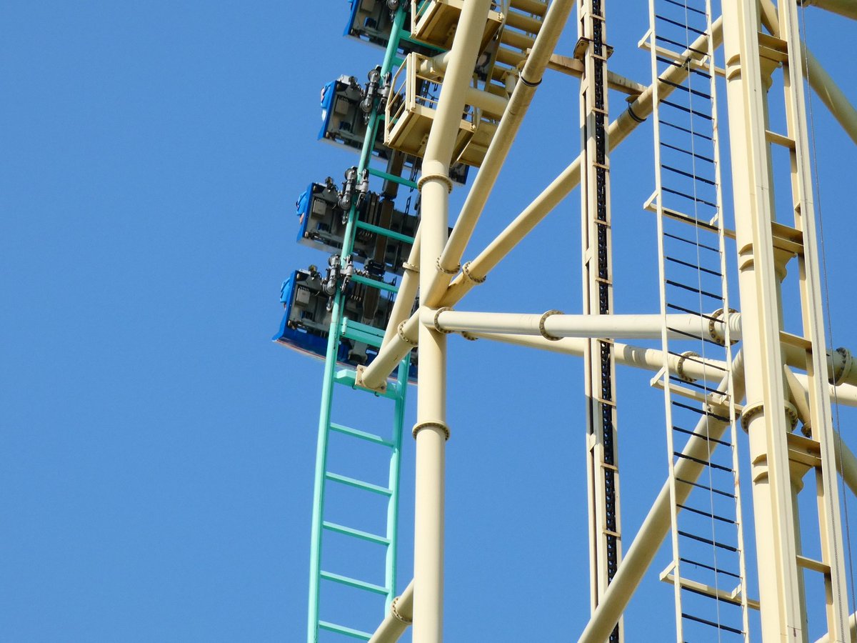 _astro_2003's tweet photo. About to drop

#hangtime #knottsberryfarm #rollercoaster #photo #amusementpark https://t.co/PYxwpUAUSw