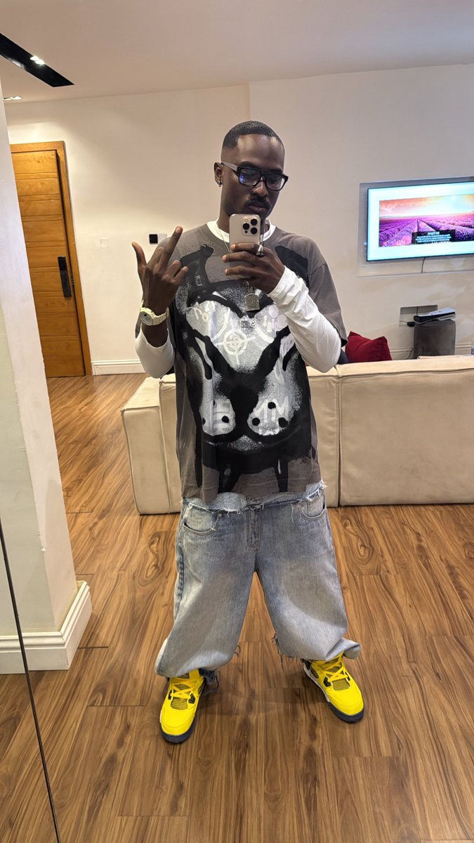 wsllySnips's tweet photo. My swag just dey Cholo https://t.co/6xXHsqZiD7