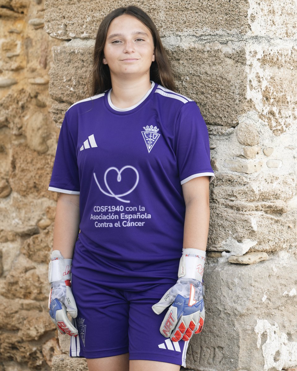 _CDSanFernando's tweet photo. 💜 𝐻𝑎𝑦 𝑞𝑢𝑒 𝑣𝑖𝑣𝑖𝑟 𝑒𝑙 𝑚𝑜𝑚𝑒𝑛𝑡𝑜.

🕊️Indumentaria homenaje a la guardameta Mari Carmen Sainz, leyenda del fútbol femenino cañaílla. 

⚓️ #LaIslaPorBandera

#CDSanFernando1940 https://t.co/epNODHZmjw