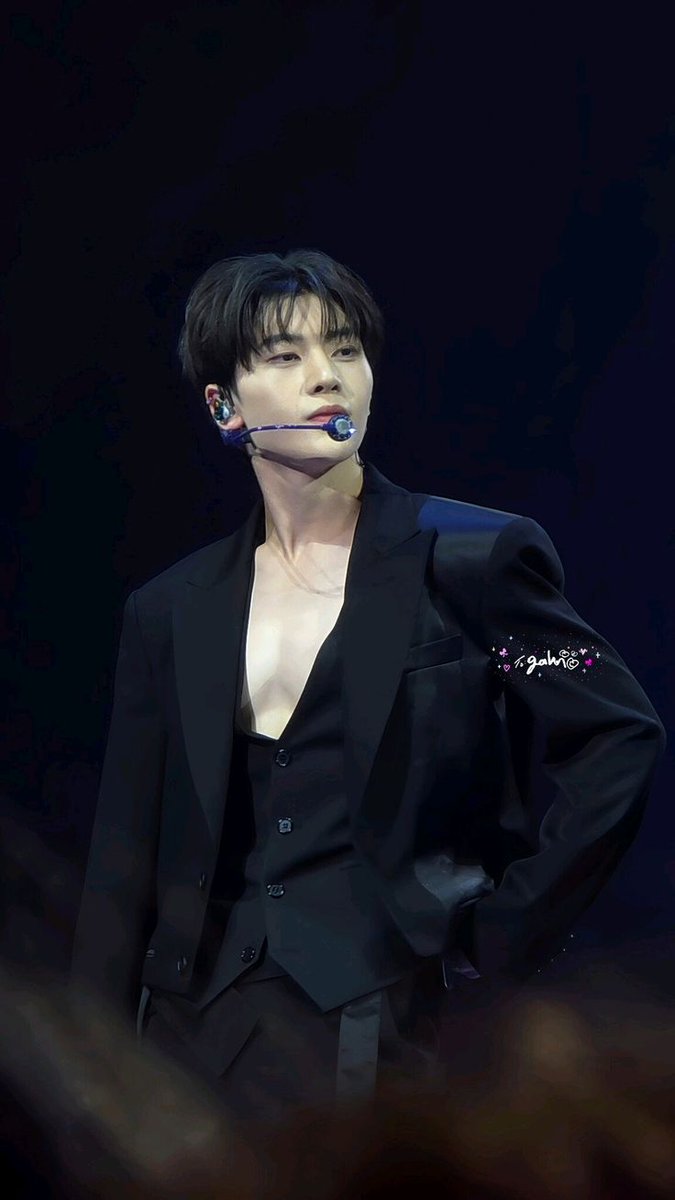 ChappyChapyo's tweet photo. I know someone named Seok Matthew who should also pump his chest just for science https://t.co/XieOTcv2bc