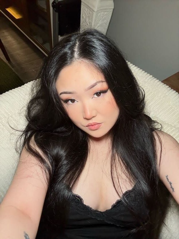 empressxmia's tweet photo. weak and fallen for the power of the hypnotic @missmiaseoulx  

😵‍💫😵‍💫 https://t.co/WjB1HYm10M