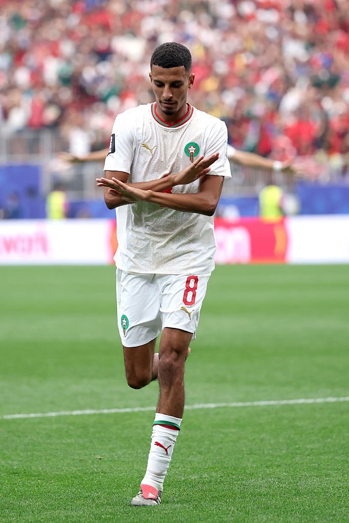 iGahsab's tweet photo. عندما يكون لاعب الوسط نصف الفريق❤️ https://t.co/kAY41NFwO2
