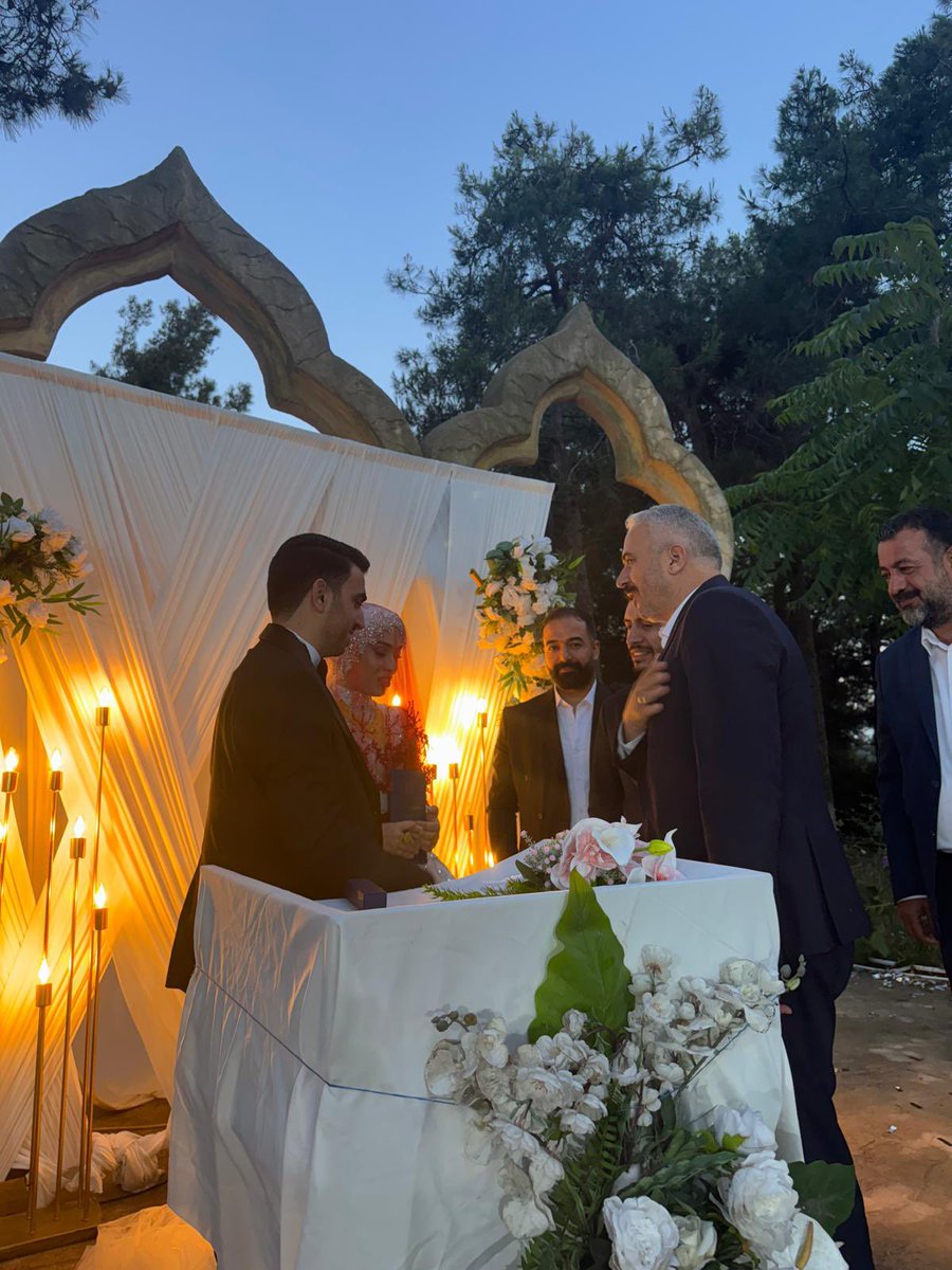 mhparnavutkoy's tweet photo. MHP Arnavutköy İlçe Başkanımız Sn. Cihan Barut @CihanBARUTCCC ve yönetim kurulu üyelerimizle birlikte Güldas Grup Köfteci Kara işletmecisi Hakan Gül'ün oğlunun düğün törenine katılım sağladık.
Genç çiftlerimize mutluluklar dileriz.
@_MHPistanbul_ @rahmancanmhp @CamurMehmet123 https://t.co/bhZGTaWP35