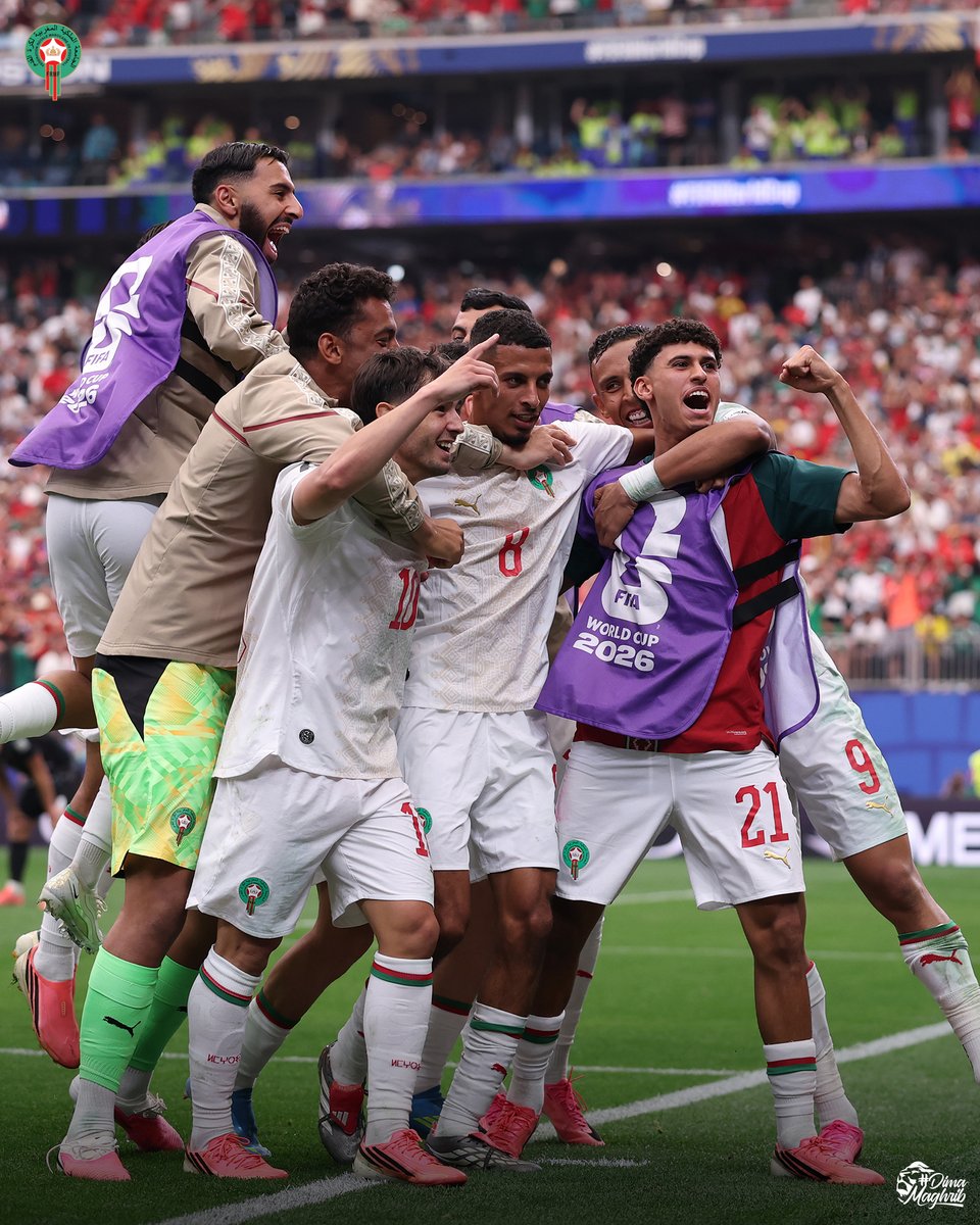 EnMaroc's tweet photo. 𝑨𝒛𝒛𝒆𝒅𝒊𝒏𝒆 𝑶𝒖𝒏𝒂𝒉𝒊 with his second of the day! 🤩

#DimaMaghrib 🇲🇦 #FIFAWorldCup https://t.co/dzbYpK4RrE