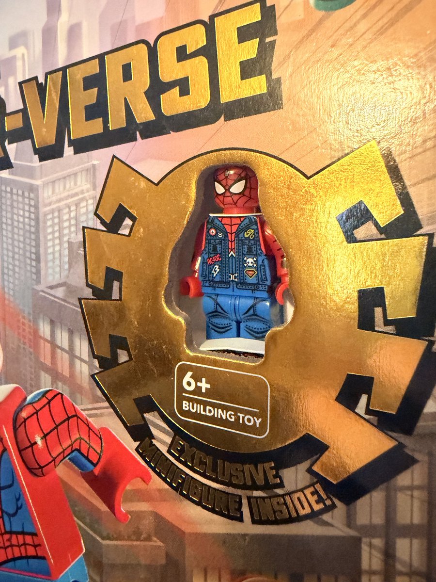 spideysaddle's tweet photo. ordered this book specifically for the cyborg spider-man minifig and someone swapped it with a custom spider-punk. c’mon man 😭 https://t.co/ow0Ruv16nv