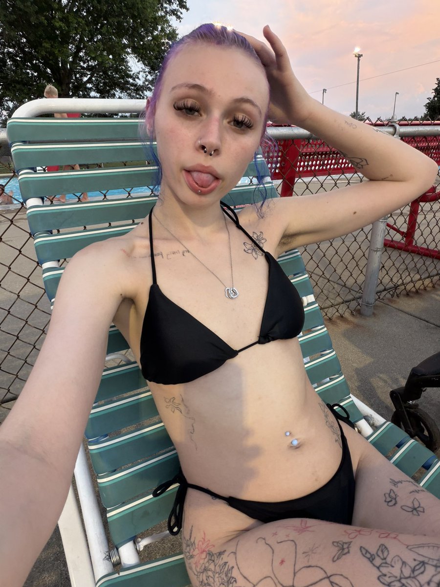 nini_prettyyy's tweet photo. who’s coming swimming with me ? 🫣💗 #nsfwtwtًً  #spicytwt #altgirl #petite https://t.co/JkRunJcnx4