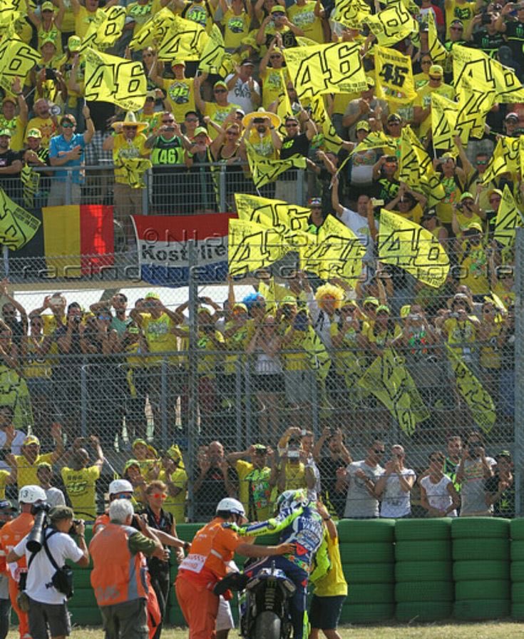 cr4yzii's tweet photo. lemon and lime + their little neon armies https://t.co/fomyKxXakb