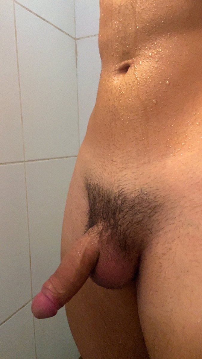 HottopT's tweet photo. Gostam assim com pelo ou é bait?? 
Quem quer agachar aqui e tirar meu 🥛👀 https://t.co/9CB8gmI02E