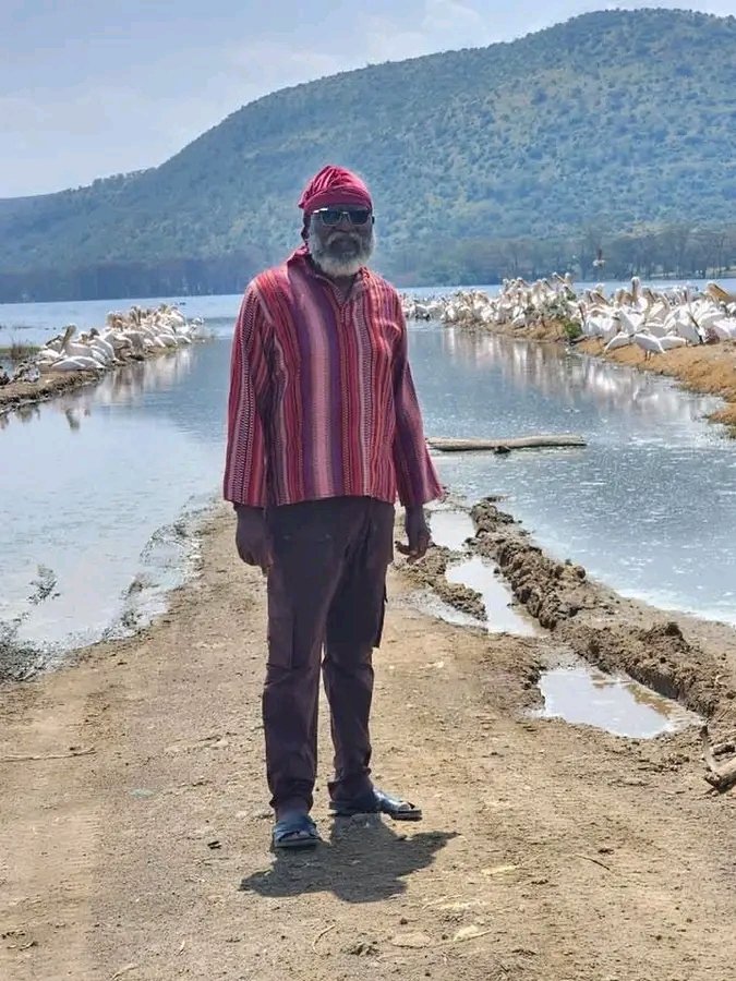 FayChep476320's tweet photo. How can I convince someone that this man has two PhDs, is a party leader, has four master's degrees, seven bachelor's degrees and four diplomas? https://t.co/L73k7pvUxE