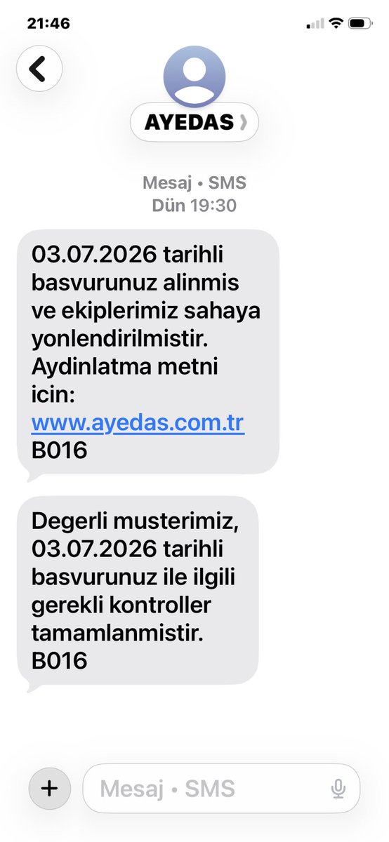 earmutcu's tweet photo. Dün @ayedasdestek bu mesajı attıktan sonra sokaktaki trafo bu hafta üçüncü kez patladı ve yanıyor. İtfaiye yine geliyor. Yarın yine aynı şey olacak #liyakat https://t.co/3l9US9jNjh