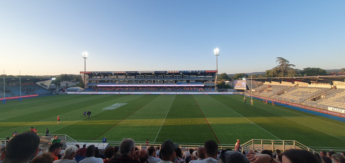AfchainYannick's tweet photo. À quelques instants du coup d'envoi, la température monte à Castres pour le French Magic Weekend 🇨🇵 @TOXIII @DragonsOfficiel https://t.co/fBcWmdOOVG