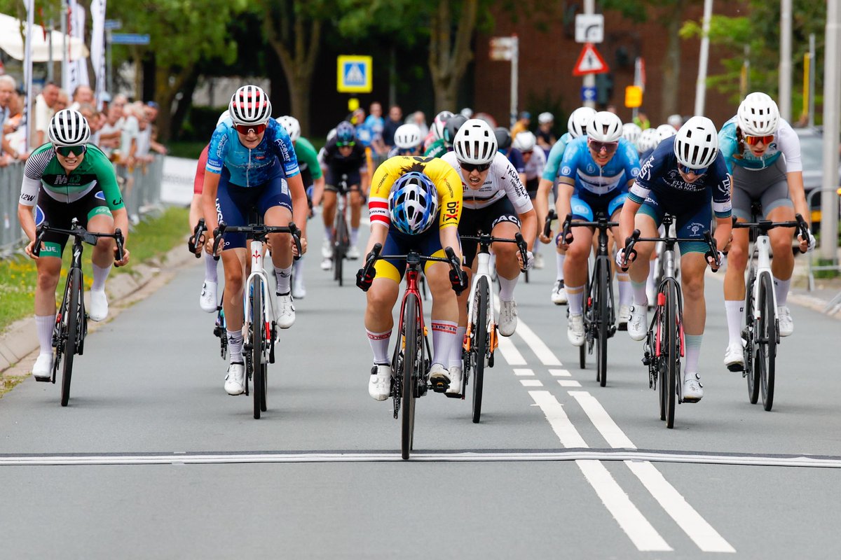 Yumi_Kajihara's tweet photo. 🇳🇱オランダのクリテリウムで初優勝🥇
とっても嬉しいです☺️

来週も2戦のロードレースへ🚴‍♀️

たくさん走って学んで、思いっきり競い合いを楽しみます💪

応援、サポートありがとうございます💖

#光英科学研究所
#石心会
#Fitty
#タイケン学園
#東京ラスク
#bioracerjapan https://t.co/r9qhnMEPbd