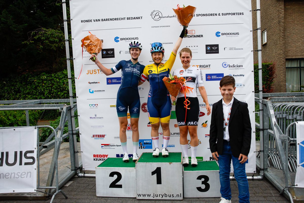 Yumi_Kajihara's tweet photo. 🇳🇱オランダのクリテリウムで初優勝🥇
とっても嬉しいです☺️

来週も2戦のロードレースへ🚴‍♀️

たくさん走って学んで、思いっきり競い合いを楽しみます💪

応援、サポートありがとうございます💖

#光英科学研究所
#石心会
#Fitty
#タイケン学園
#東京ラスク
#bioracerjapan https://t.co/r9qhnMEPbd