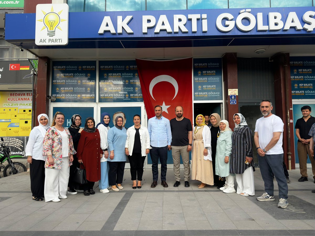 erhansarigol's tweet photo. 📍 Gölbaşı

Muharrem Ayı vesilesiyle; Gölbaşı İlçe Başkanlığımız tarafından düzenlenen Aşure programında hemşehrilerimize ve teşkilat mensuplarımıza Aşure ikramında bulunduk. Emeği geçen başta İlçe Başkanımız @Slmakcyln Kadın kolları Başkanımız @GuldenKOC2 olmak üzere tüm teşkilat mensuplarımıza teşekkür ederiz.

Rabbim Bereketli ve Mübarek eylesin.
