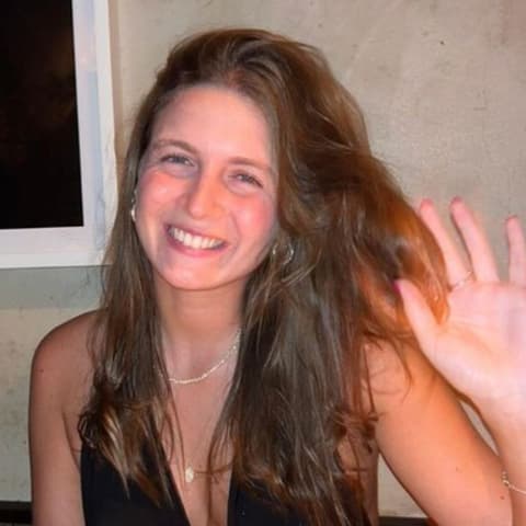 Mazelit_'s tweet photo. Bruna Valea immigrated to Israel from Brazil, and was murdered on October 7th by Hamas terrorists. 

She had just celebrated her 24th birthday.   

Her family begged for a miyan at the funeral... just 10 people, but famously nearly 10k showed up to pray🇮🇱 https://t.co/f8Wi4dOnUP