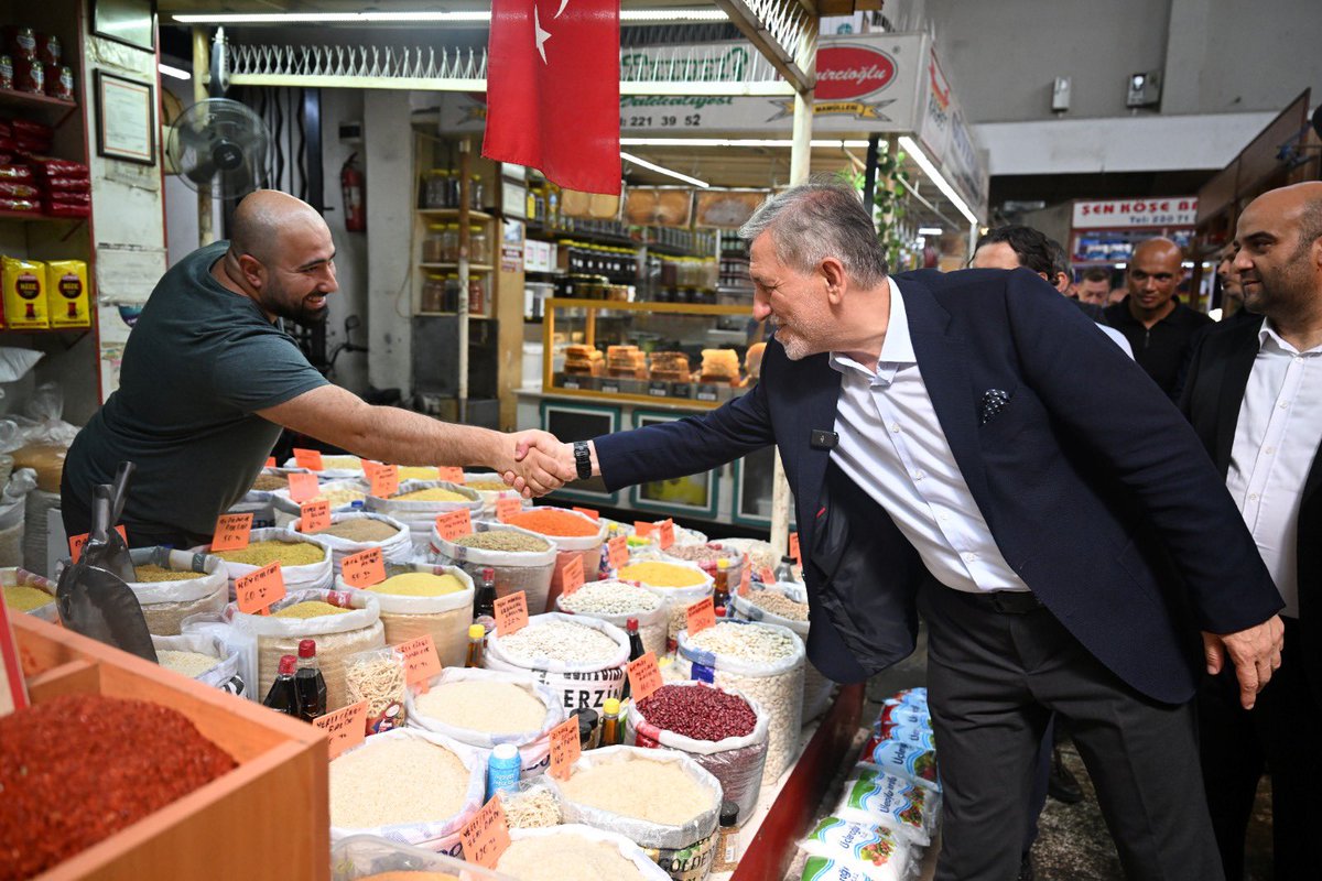 ibrahim_Burkay's tweet photo. Ortak akıl anlayışıyla şekillendirdiğimiz bu projeye katkı sunan tüm üyelerimize samimi sohbetleri, kıymetli görüşleri ve destekleri için teşekkür ediyorum. 

Ziyaretimizin sonunda ise Baycan Budak’ın misafiri olarak, dünyada telvesi batmayan tek kahve olma özelliğiyle Bursa’mızın özgün lezzetlerinden biri olan isli kahvemizi içtik.