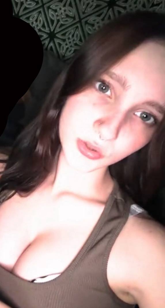 PeterJenkilh's tweet photo. Hot irl slut https://t.co/DidSDEuYNN