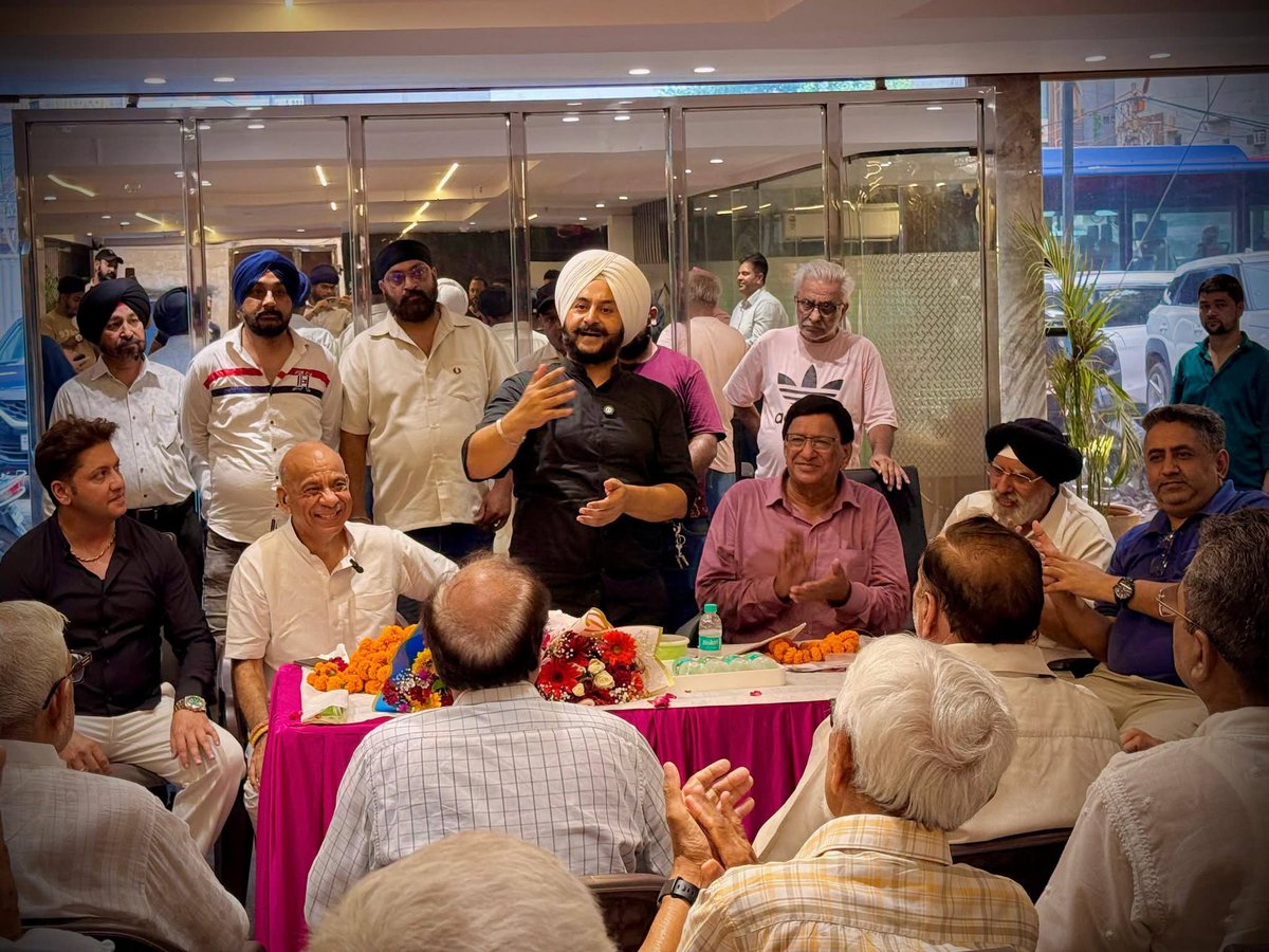 JarnailSinghAAP's tweet photo. हर दिन तिलक नगर क्षेत्र को बेहतर बनाने के संकल्प को आगे बढ़ाते हुए आज 5B ब्लॉक तिलक नगर में गली के नव निर्माण का शुभारंभ कर क्षेत्रवासियों का आशीर्वाद लिया..
आपकी सेवा में सदैव समर्पित आपका अपना
जरनैल सिंह, विधायक
तिलक नगर विधानसभा क्षेत्र
#development #tilaknagar #aapworkers
@ArvindKejriwal @AamAadmiParty @AAPDelhi @SanjayAzadSln @AtishiAAP