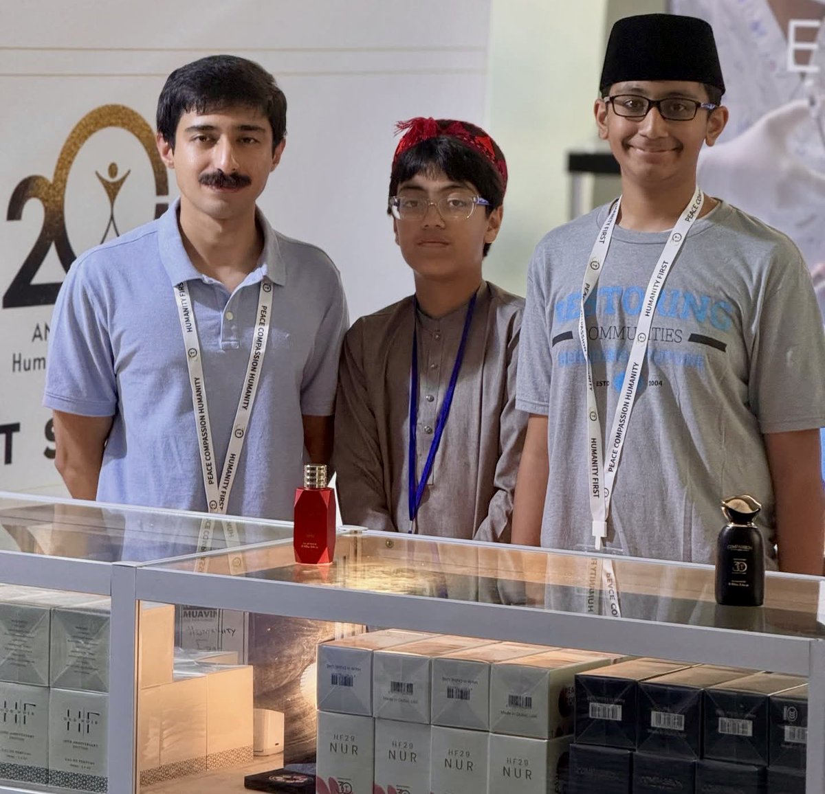 HFI1995's tweet photo. Thank you to the many volunteers helping at our exhibitions this weekend with @HFUSA and @HumanityFirstDE https://t.co/Hm1qmhmuwp