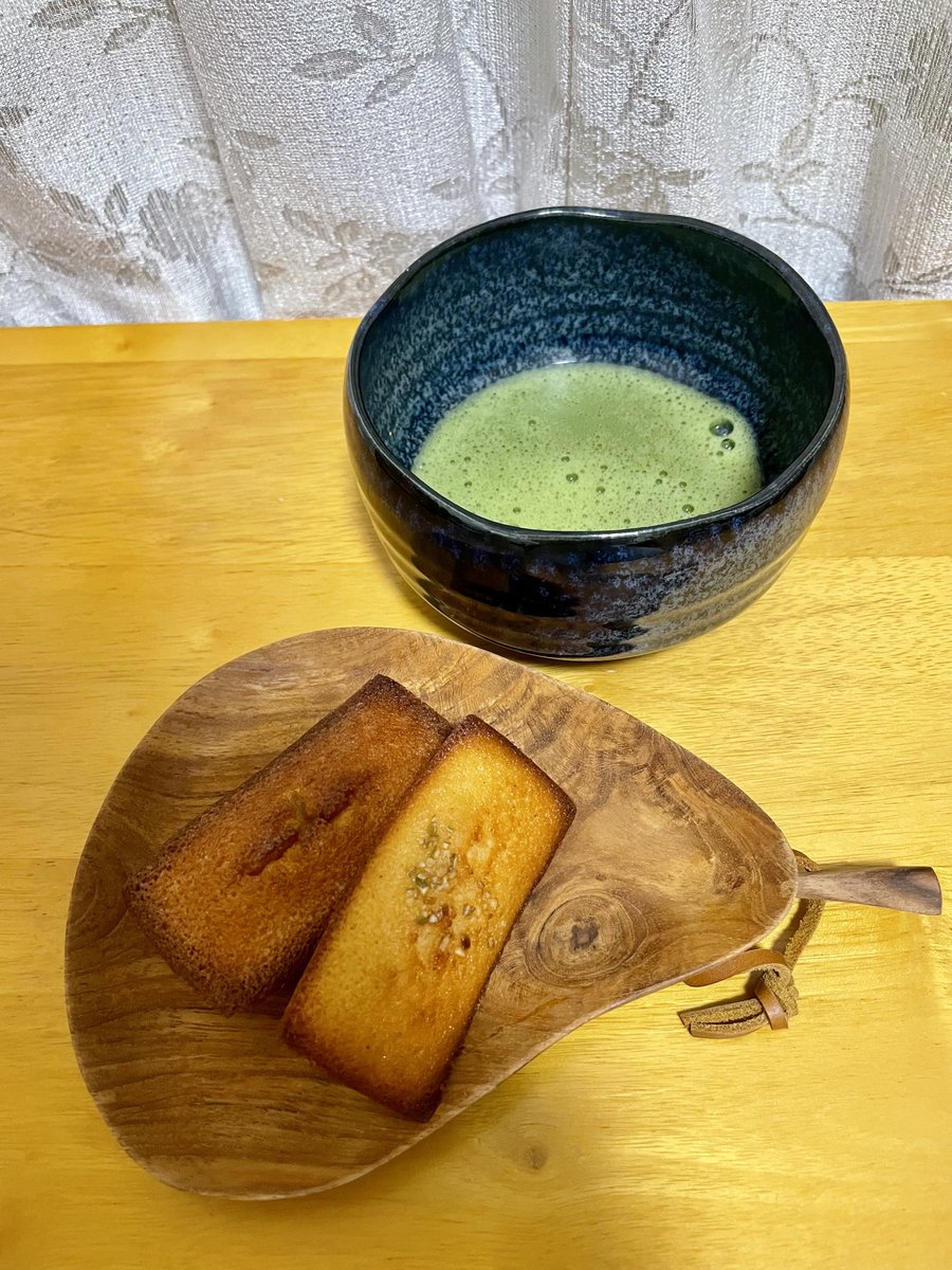 kmz0402's tweet photo. 頂き物の #バターブラザーズ さんのフィナンシェで一息つく。
相変わらず美味しいです😋
ご馳走様です🙇‍♀️

頂きながら、VIVANTを見る。
TV番組を見るのは数年ぶり👀
VIVANT、面白い。 https://t.co/B8JV9yFTaM