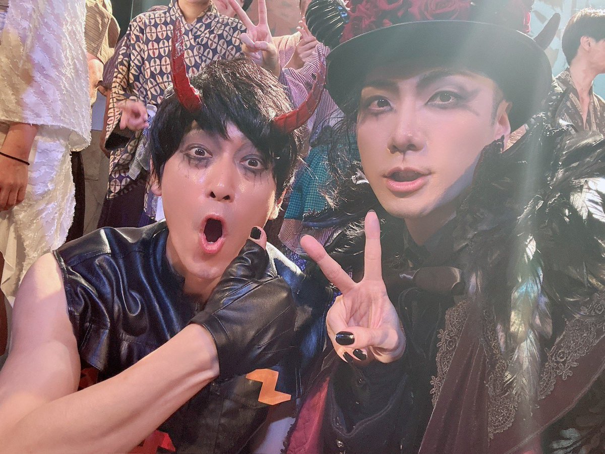 yoshioka0214's tweet photo. #眠る悪魔

モリアサ以来の主水くん！
あの時はまさか兄弟になるとは思いもよらなかったけど…

私の拙い殺陣にも沢山アドバイスをくれ、芝居においても色んな提案を出してくれて、本当に作品に深みを与えてくれて…もう本当に感謝しかない！

彼と戦えて本当に楽しく幸せです！
千穐楽も頑張ろう！ https://t.co/pfPpZclkYg