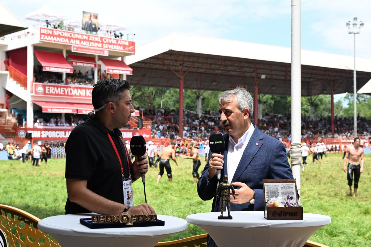 edirne_valiligi's tweet photo. 📍Valimiz Yunus Sezer, TRT Spor ekranlarına konuk olarak Tarihi Kırkpınar Yağlı Güreşleri ile ilgili röportaj verdi. 

Valimiz Yunus Sezer, 665 yıllık efsanede güreş tutan tüm pehlivanlarımıza başarılar diledi… https://t.co/l2VQg9SR87