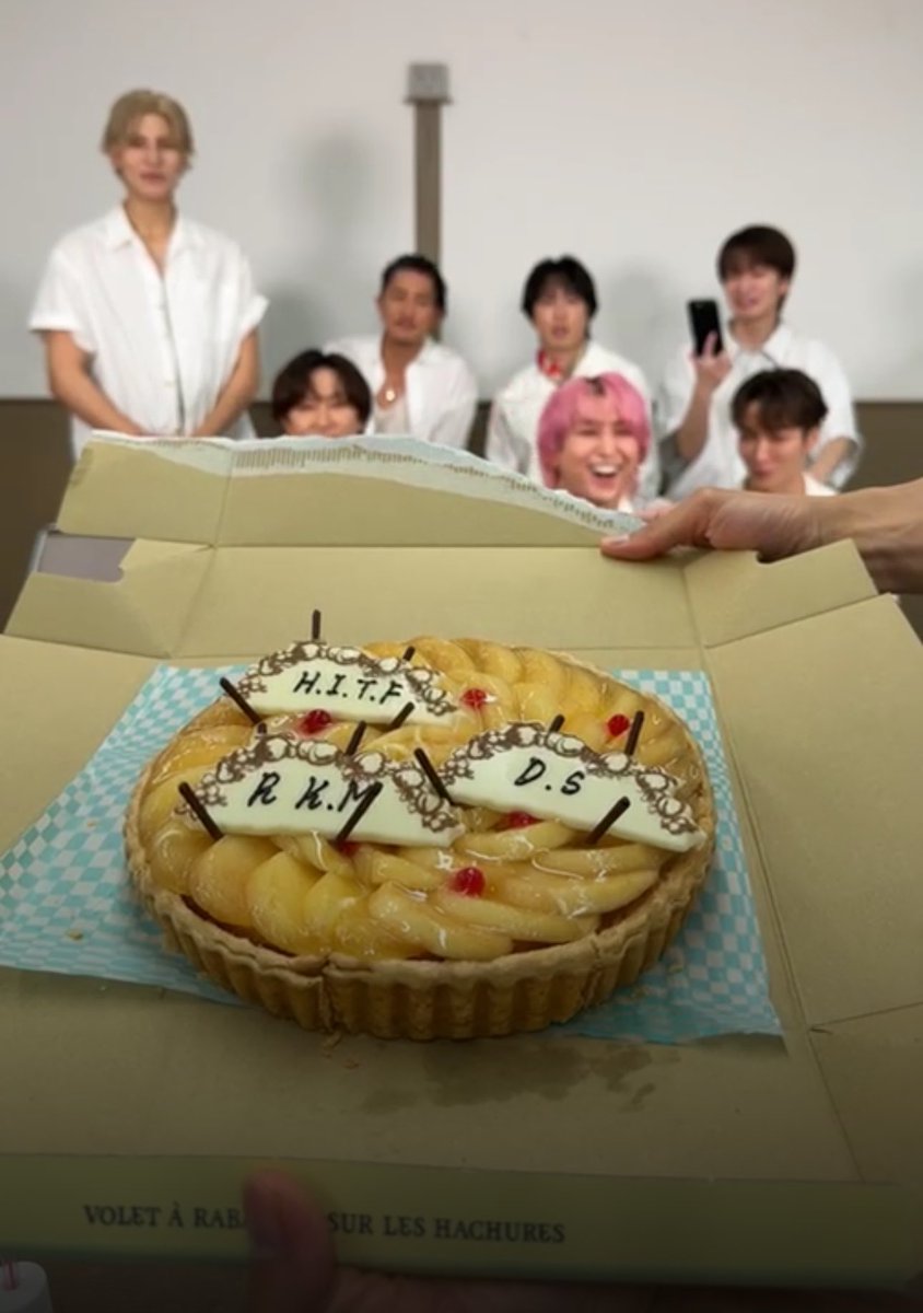 ra___mit's tweet photo. 5.6.7月全員まとめ誕生日ケーキガチ元気出る https://t.co/ZalE4a5R6L