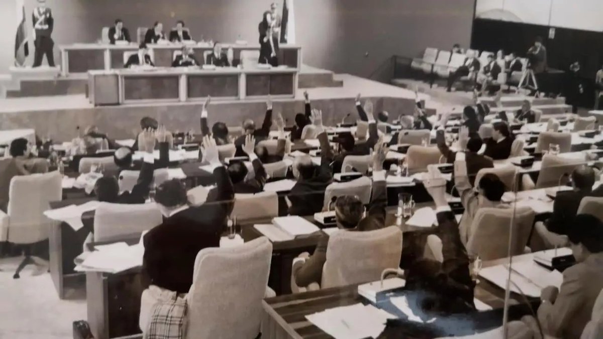 AidaAvellaE's tweet photo. Hace 35 años firmamos, la Constitución Nacional Los partidos de la época llegamos a muchos concensos. Por primera vez fuimos elegidas 4 mujeres entre 70 constituyentes. A todos los recuerdo. Resaltó la presencia de Helena Herran, Liberal, María M Carranza, poetisa que ya partió https://t.co/TfOfrDDx8K