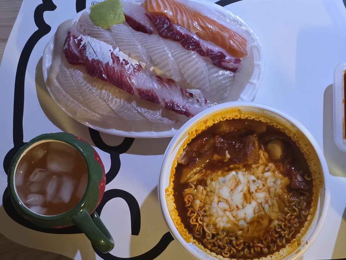skasmf_04's tweet photo. 회랑 국물라볶이.
에 엽떡추가 https://t.co/HFDLEAfeFF