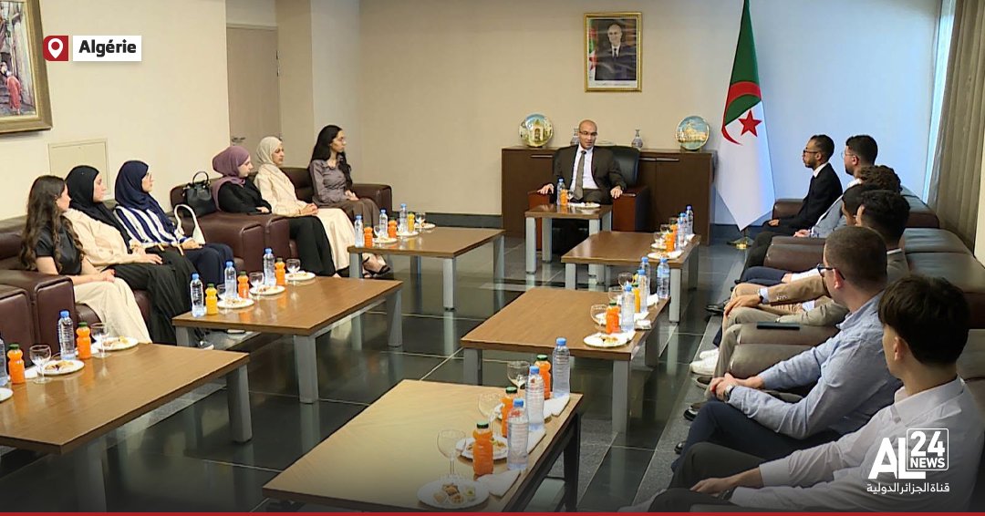 AL24Francais's tweet photo. Le secrétaire d’Etat auprès du ministre des Affaires étrangères, chargé de la Communauté nationale à l’étranger, #Sofiane_Chaib, reçoit un groupe d’étudiants brillants de la communauté nationale à l’étranger
Plus de détails sur: https://t.co/vLp765U01w https://t.co/8q3FOePr9l