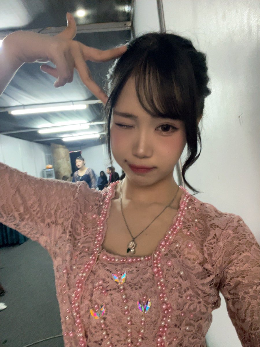 AR_LanaJKT48's tweet photo. Terimakasih banyak buat mng&amp;2s theater sementara jogja!! Bakalan kangen banget, cintaa banget🥹🥹♥️♥️ https://t.co/GwAp7YbgBA